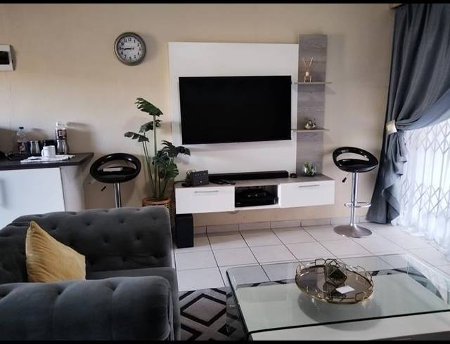 2 BEDROOM PROPERTY TO RENT IN NEWLANDS EAST